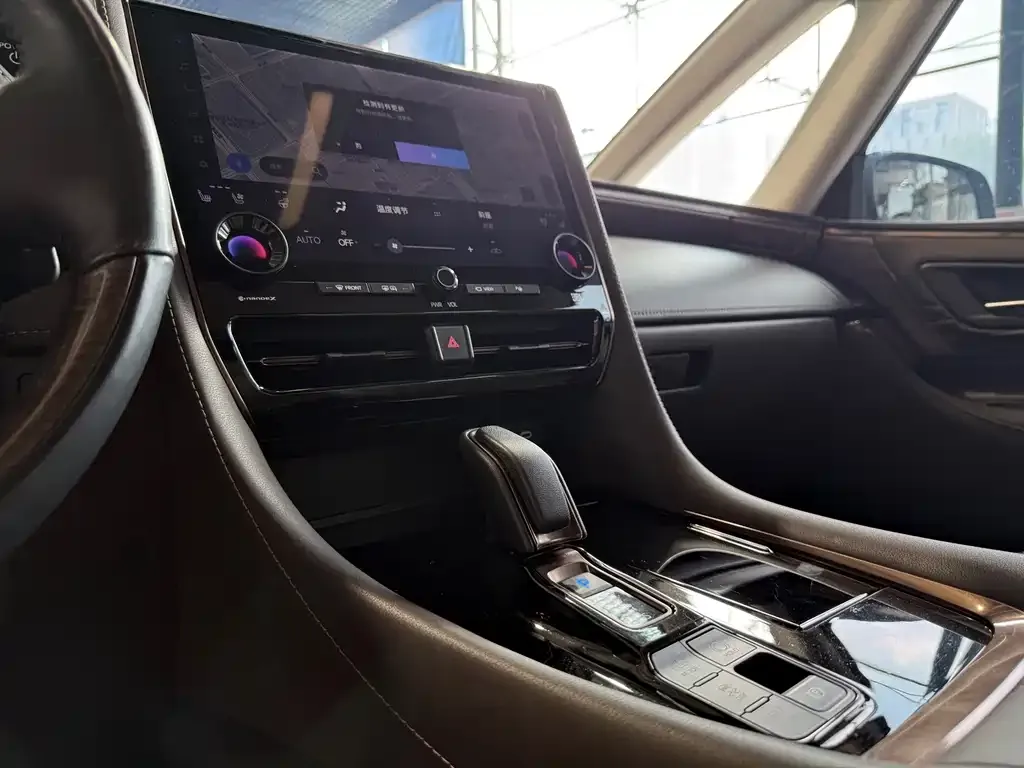 Toyota Vellfire — фото 4