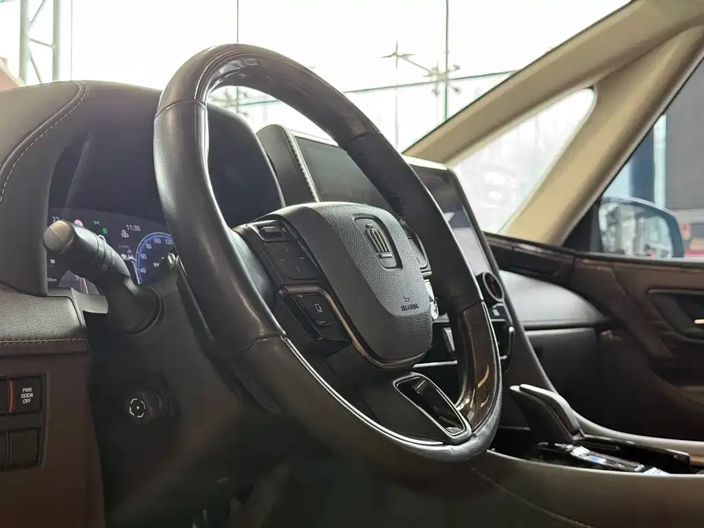 Toyota Vellfire — фото 3