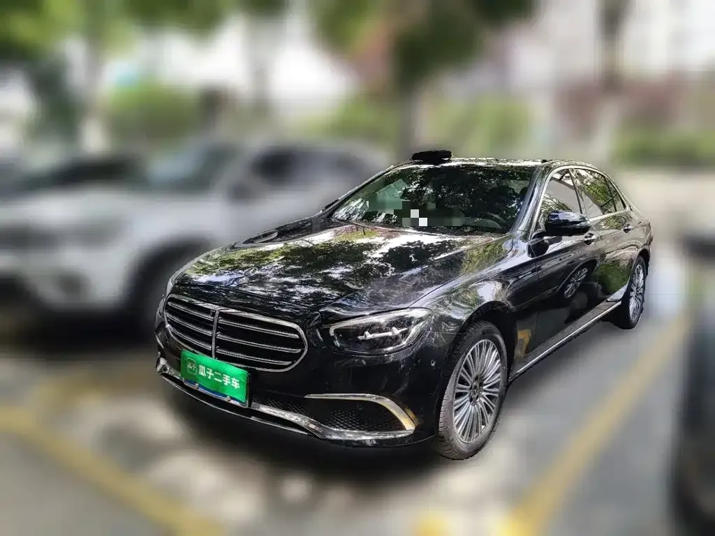 Mercedes-Benz E-Class — фото 1
