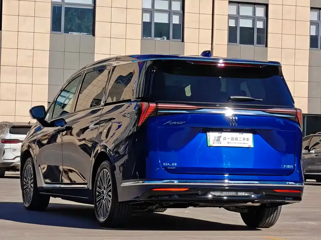Buick GL8 Hybrid — фото 3
