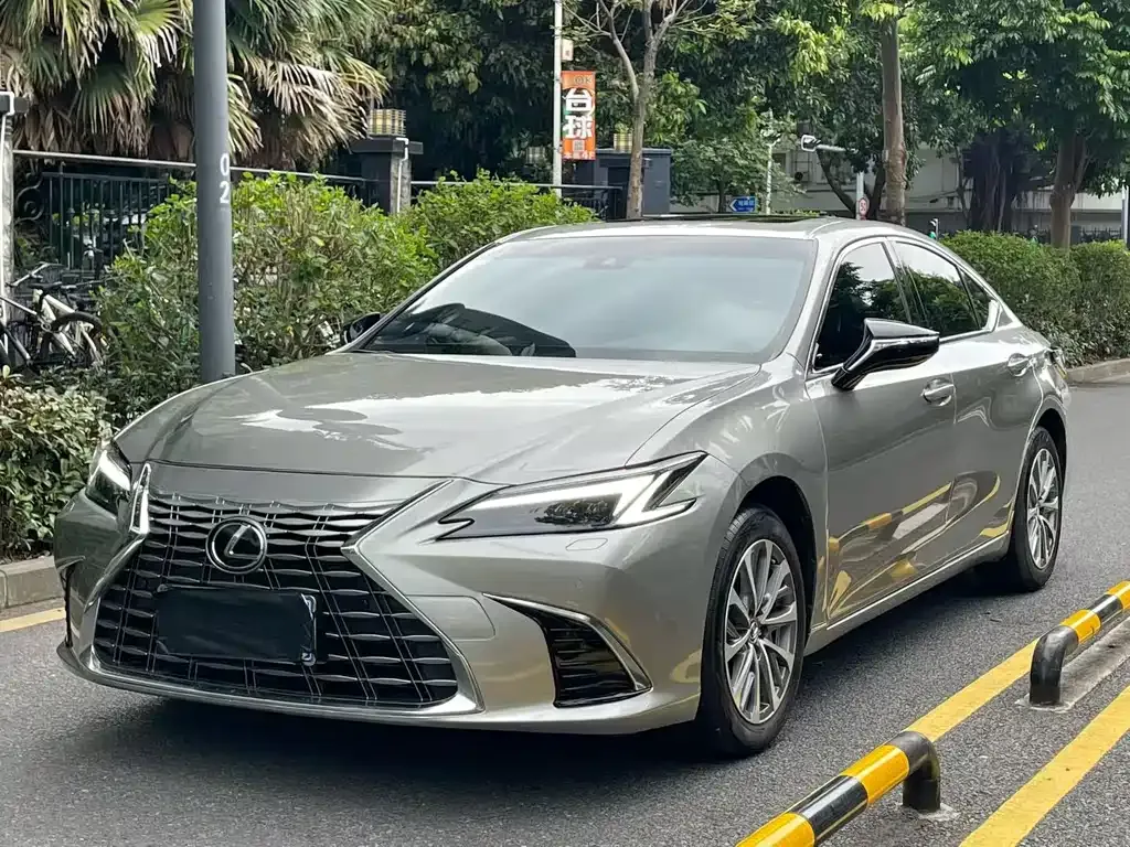 Lexus ES — фото 9