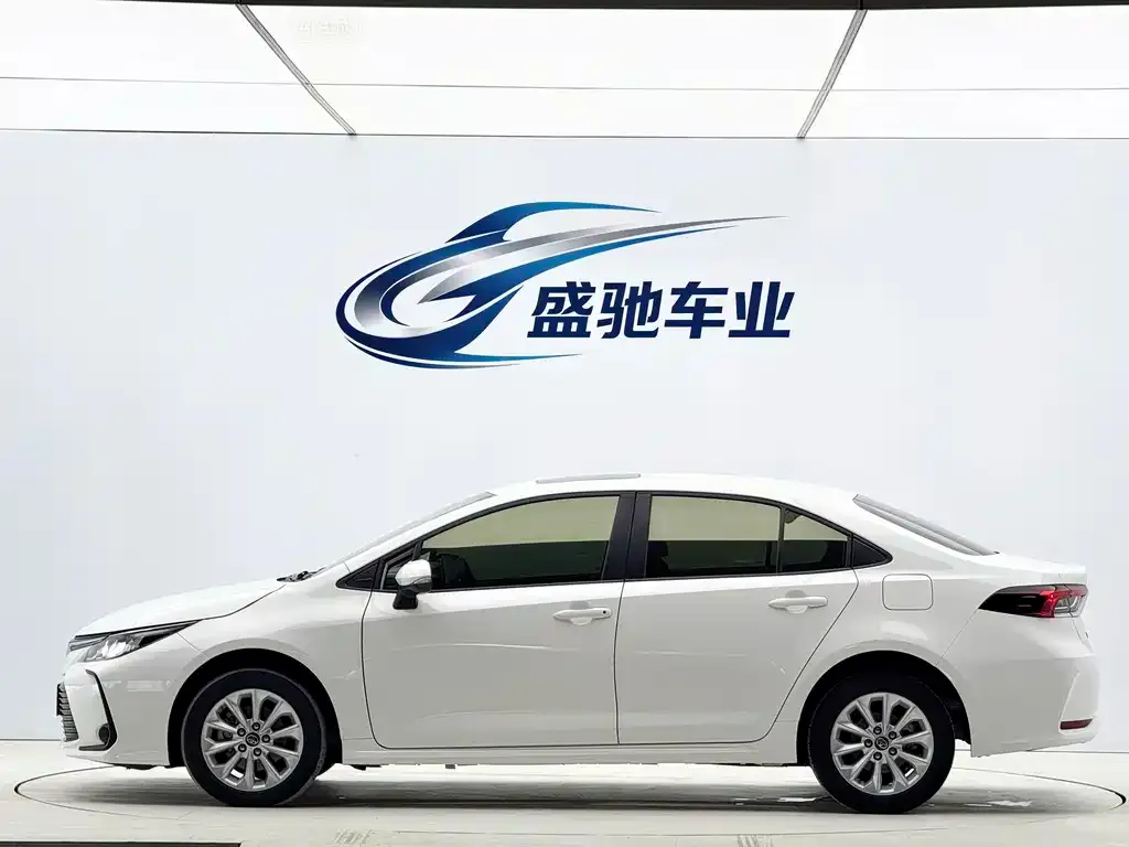 Toyota Corolla — фото 5