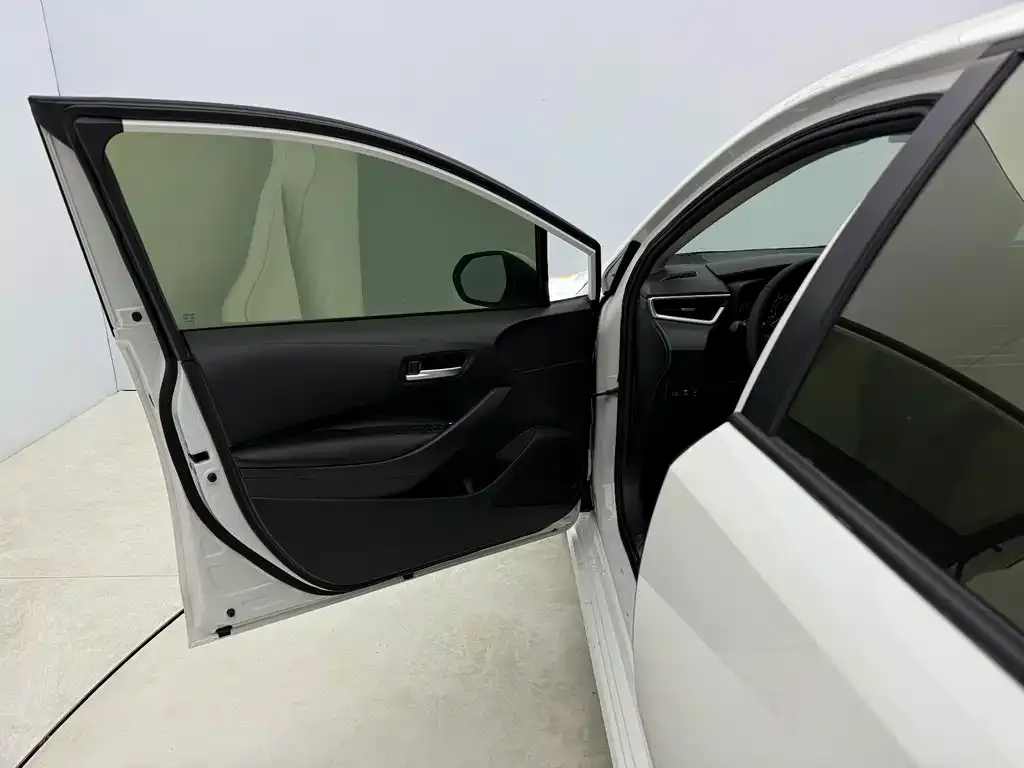 Toyota Corolla — фото 2