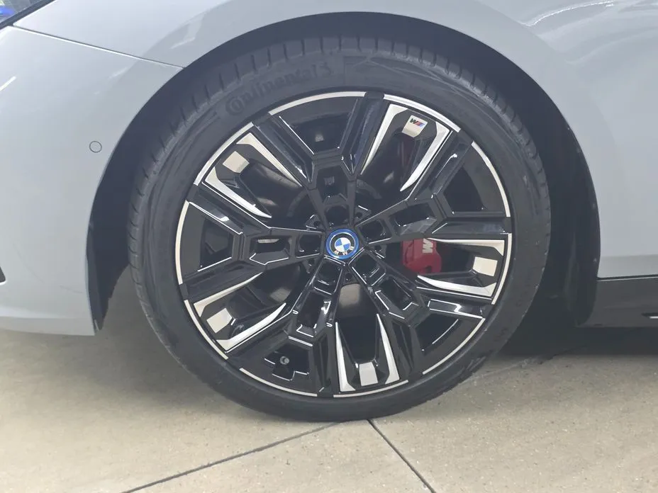 BMW i5 — фото 8