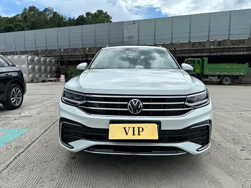 Volkswagen Tiguan L — фото 8