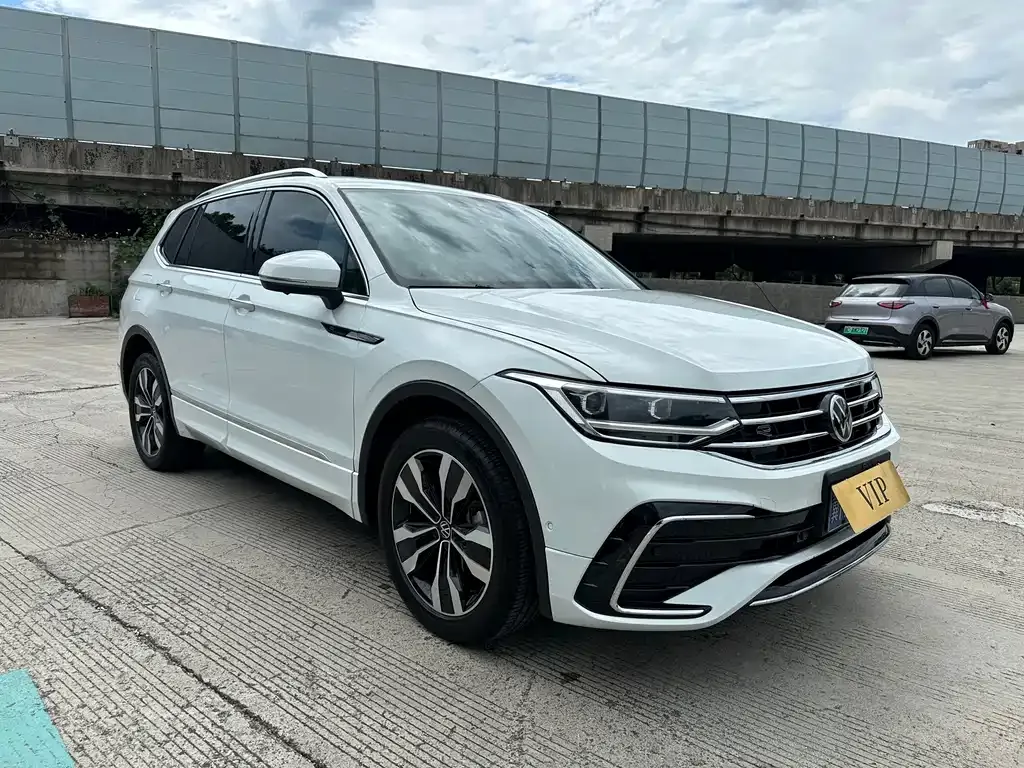 Volkswagen Tiguan L — фото 3