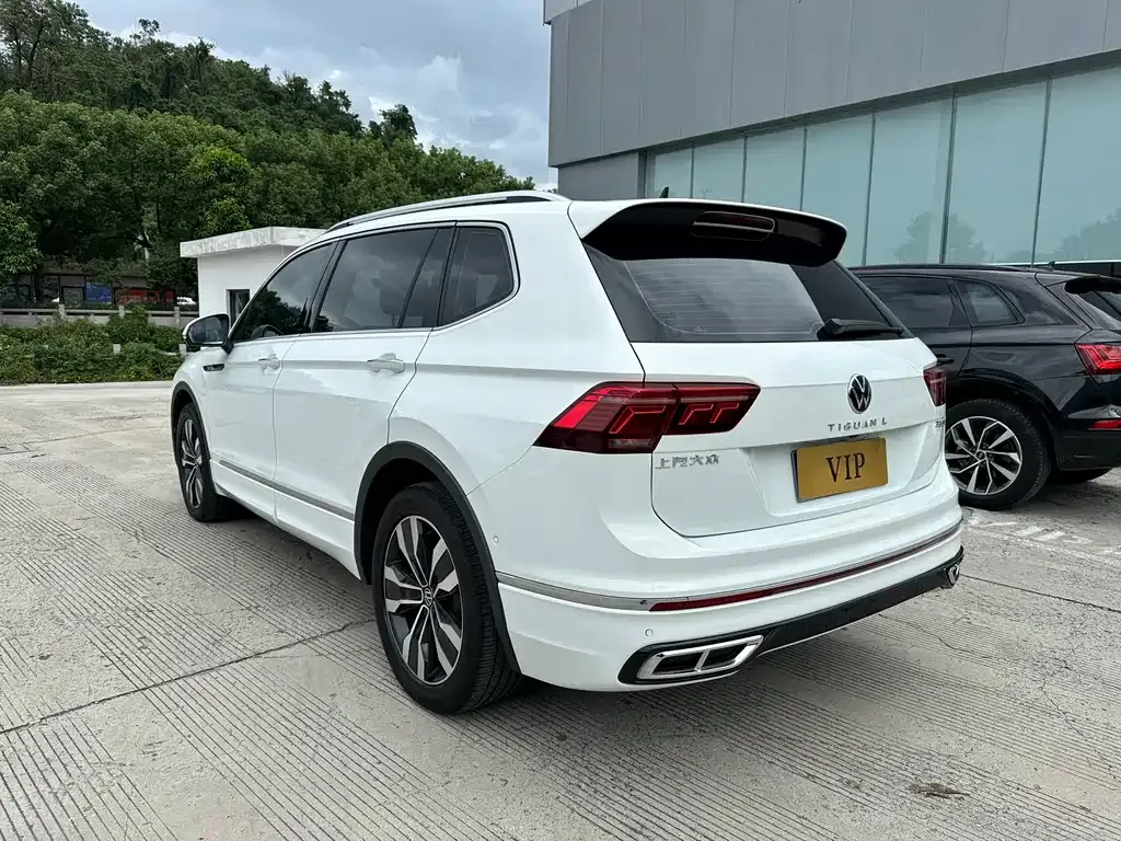 Volkswagen Tiguan L — фото 7