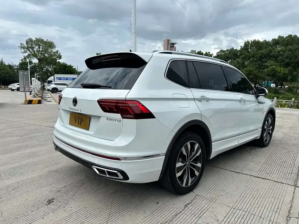 Volkswagen Tiguan L — фото 4