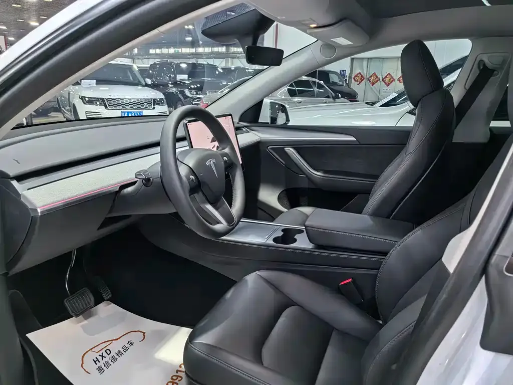 Tesla Model Y — фото 6
