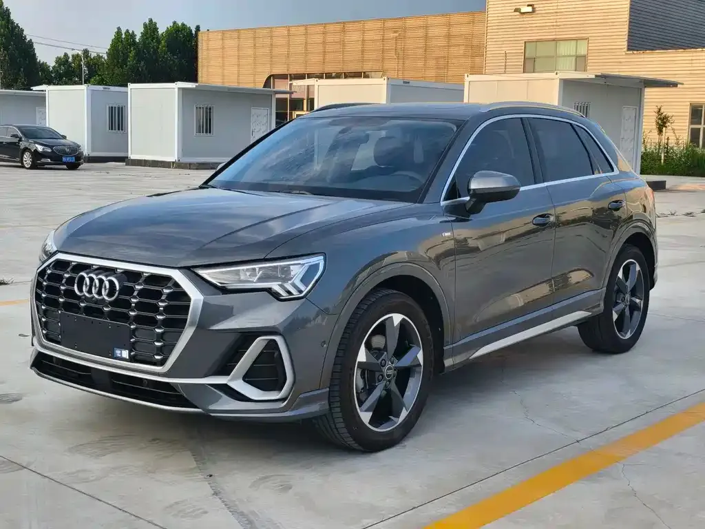 Audi Q3 — фото 1