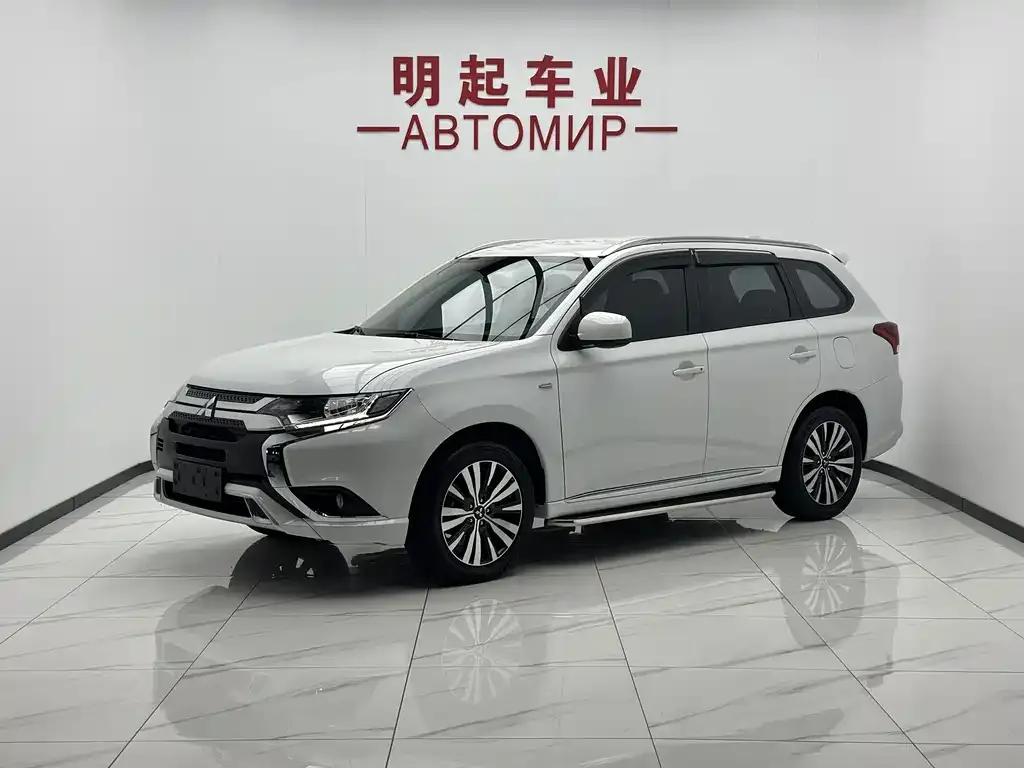 Mitsubishi Outlander — фото 1