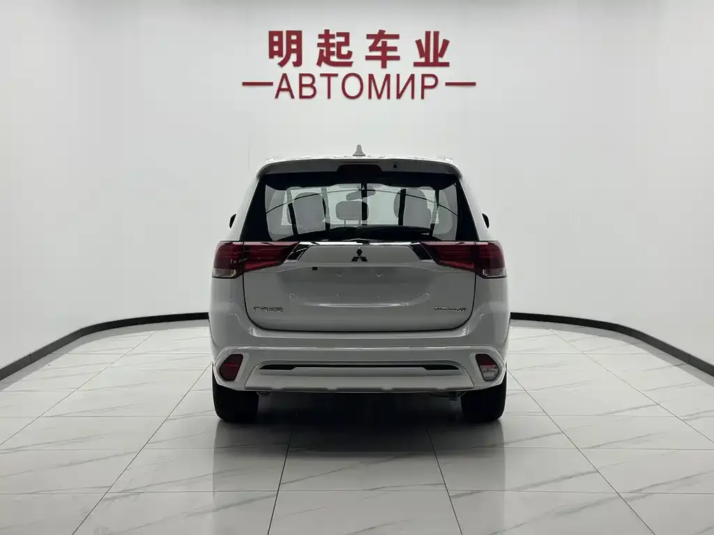 Mitsubishi Outlander — фото 3
