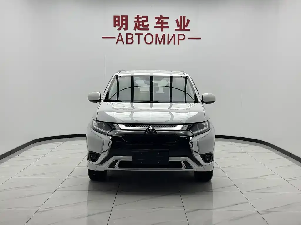 Mitsubishi Outlander — фото 4