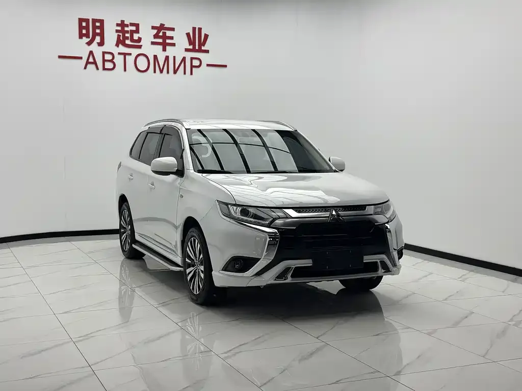 Mitsubishi Outlander — фото 6