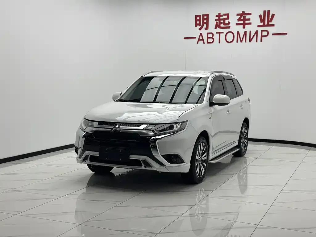 Mitsubishi Outlander — фото 5