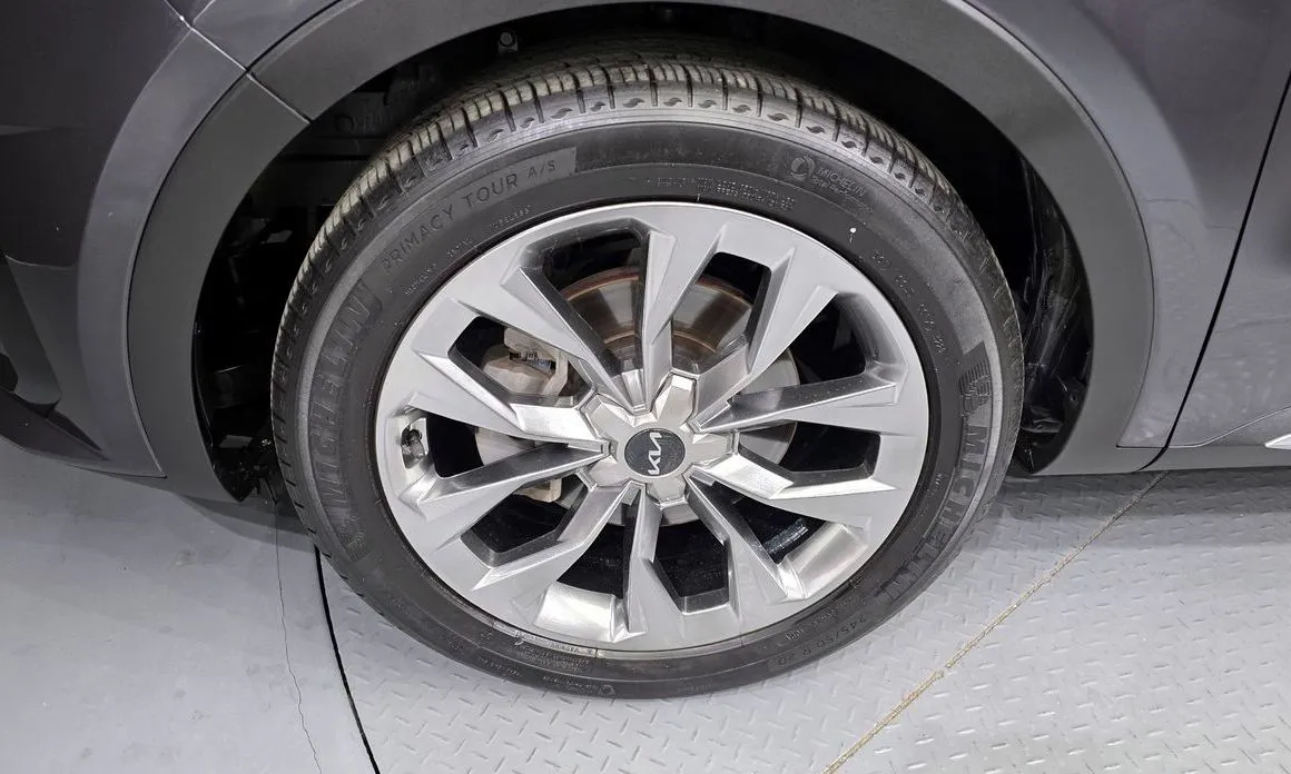 Kia Sorento — фото 8