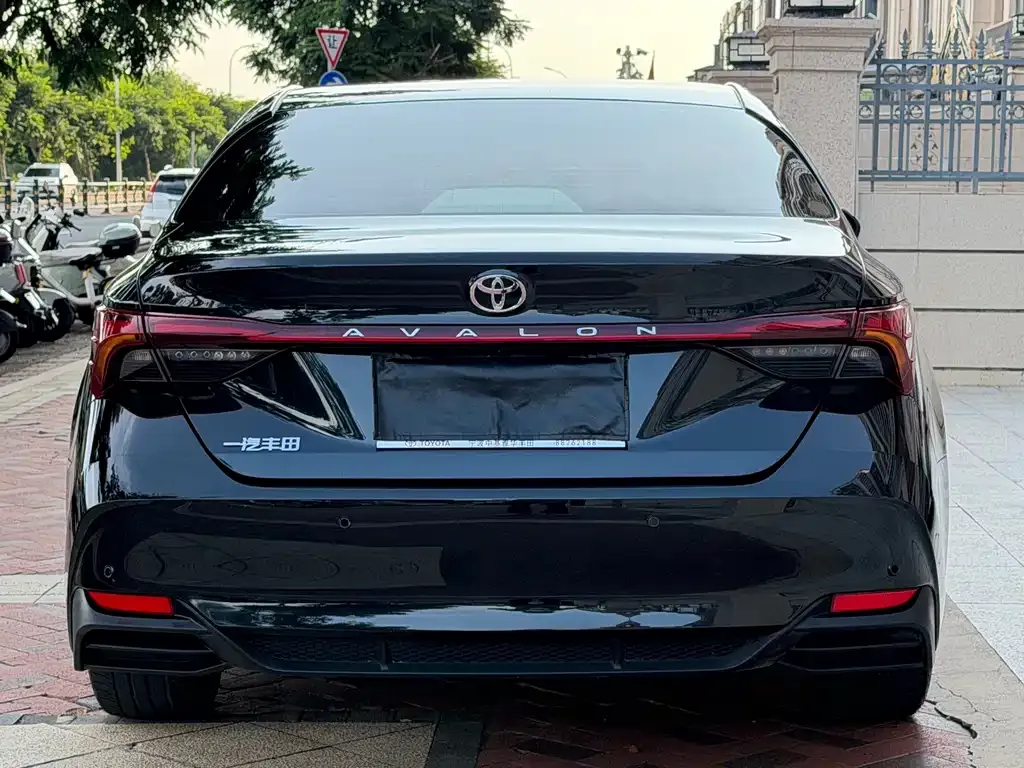 Toyota Avalon — фото 4