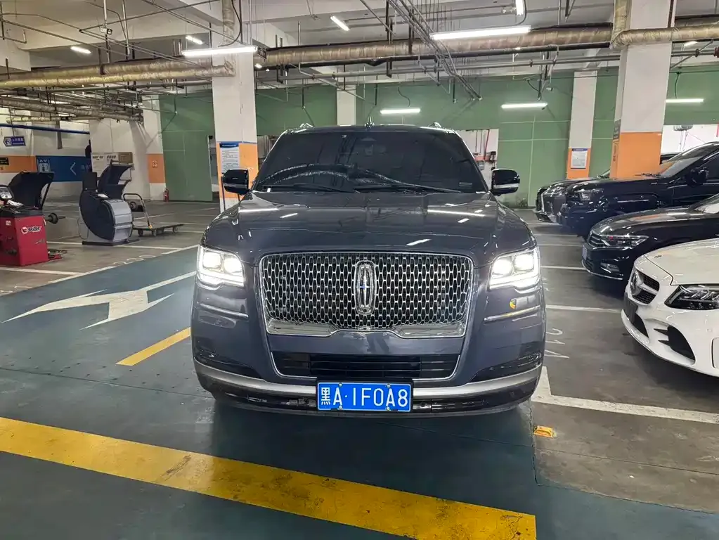 Lincoln Navigator — фото 1