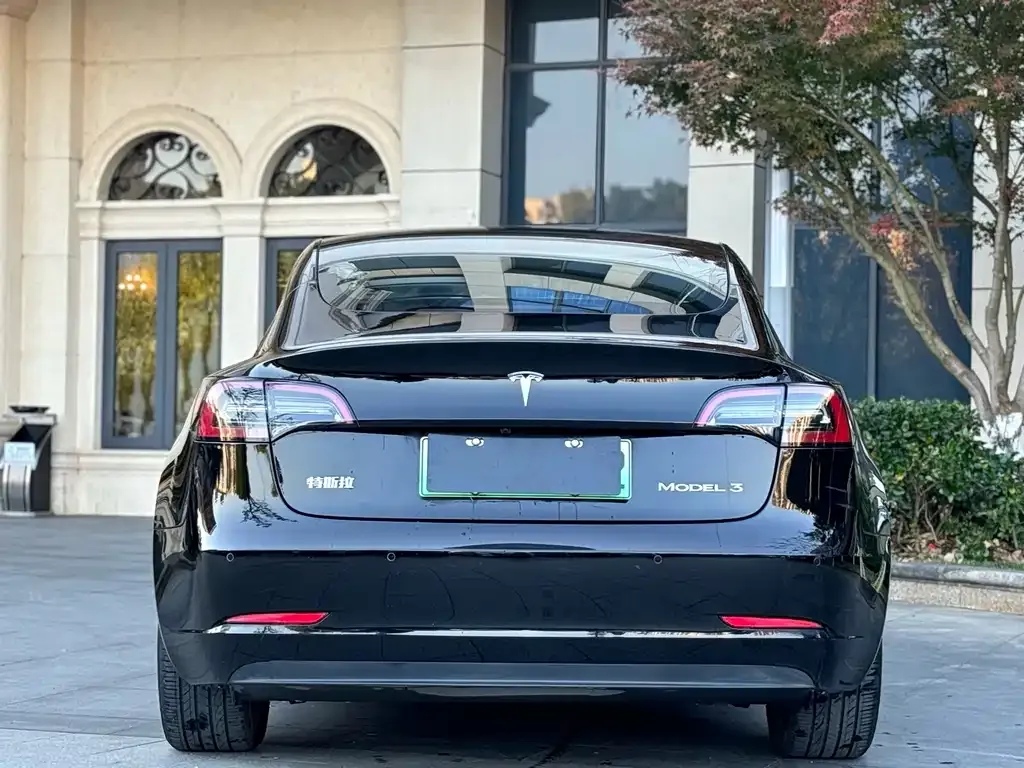 Tesla Model 3 — фото 4