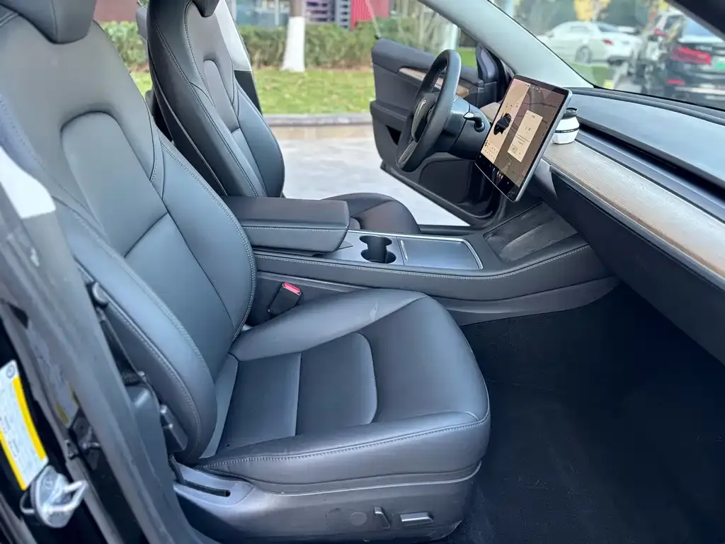 Tesla Model 3 — фото 10