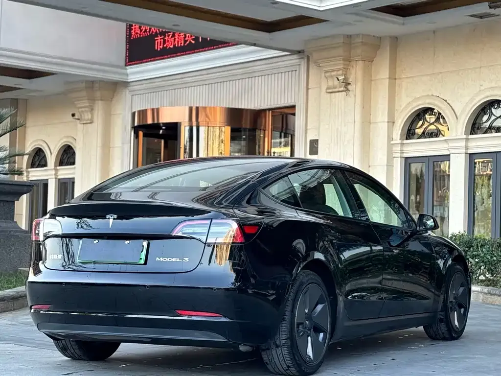 Tesla Model 3 — фото 8