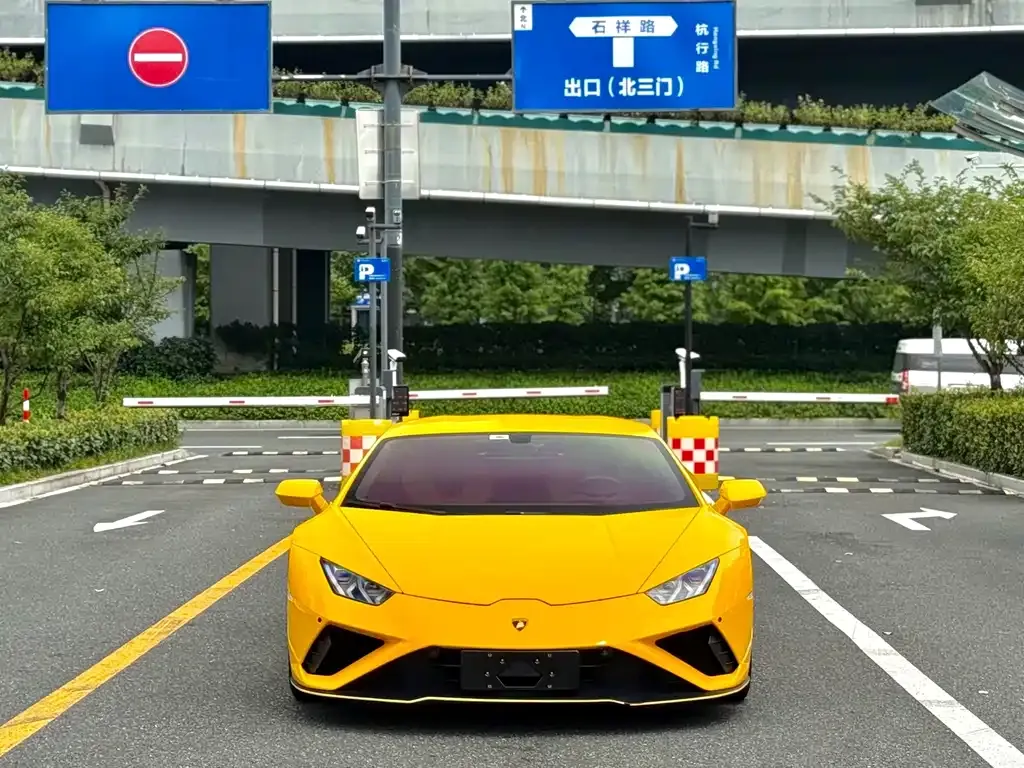 Lamborghini Huracan — фото 1