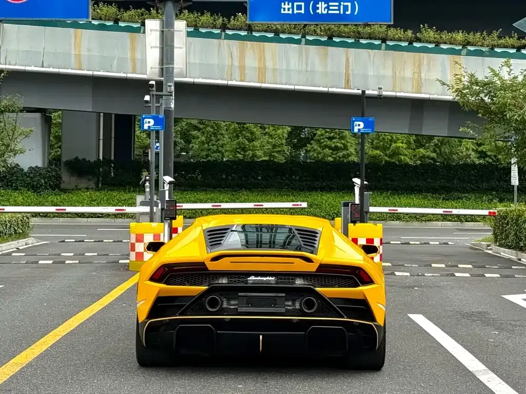 Lamborghini Huracan — фото 7