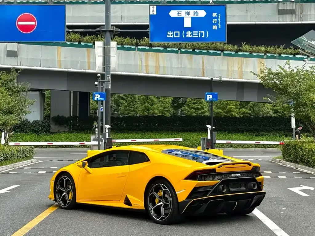 Lamborghini Huracan — фото 9