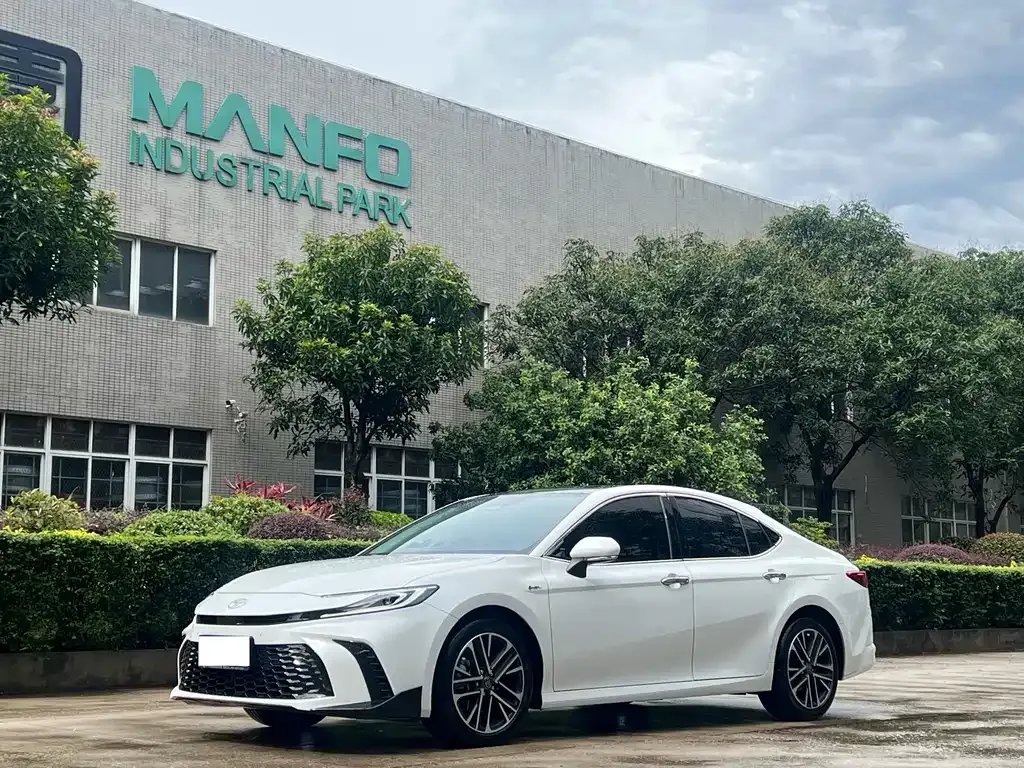 Toyota Camry — фото 6