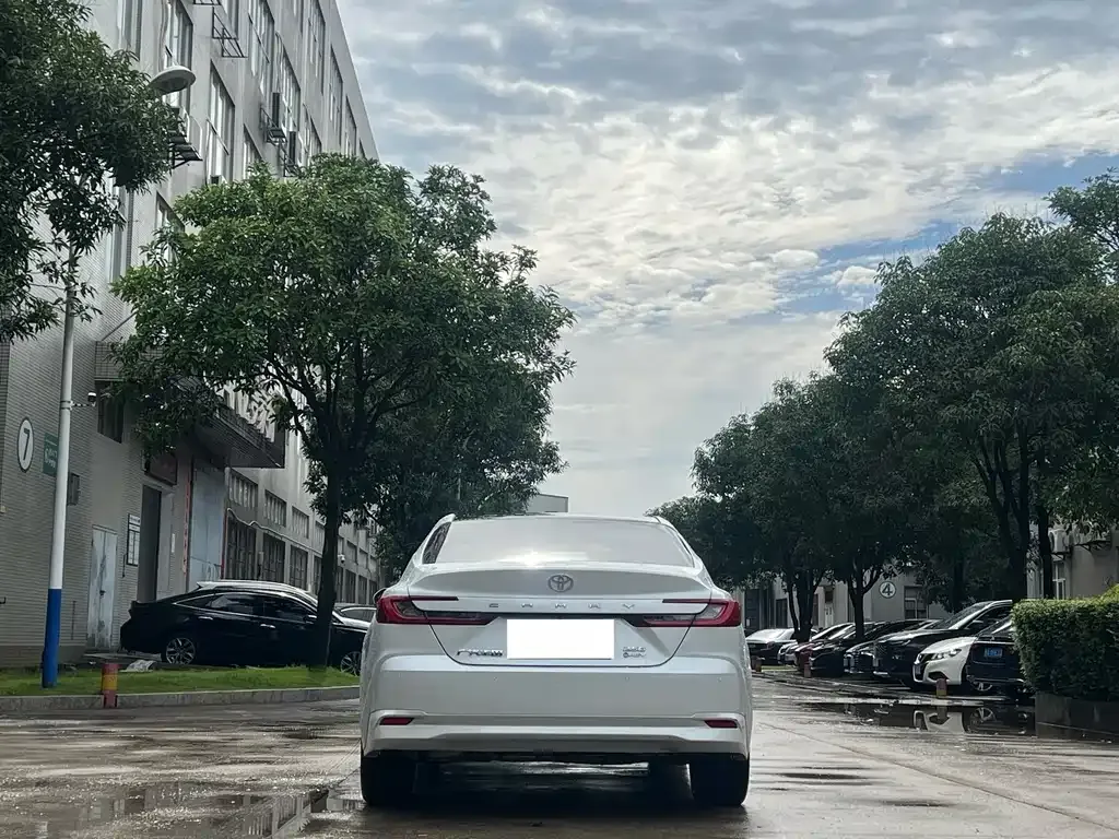 Toyota Camry — фото 7