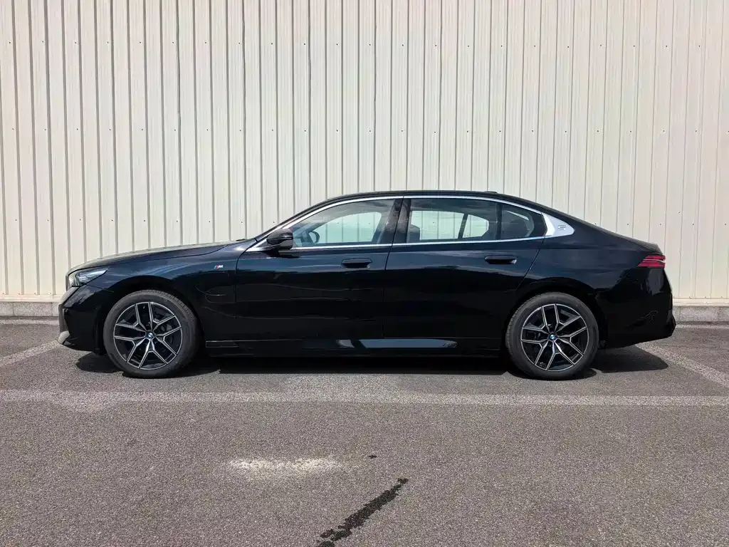 BMW i5 — фото 7