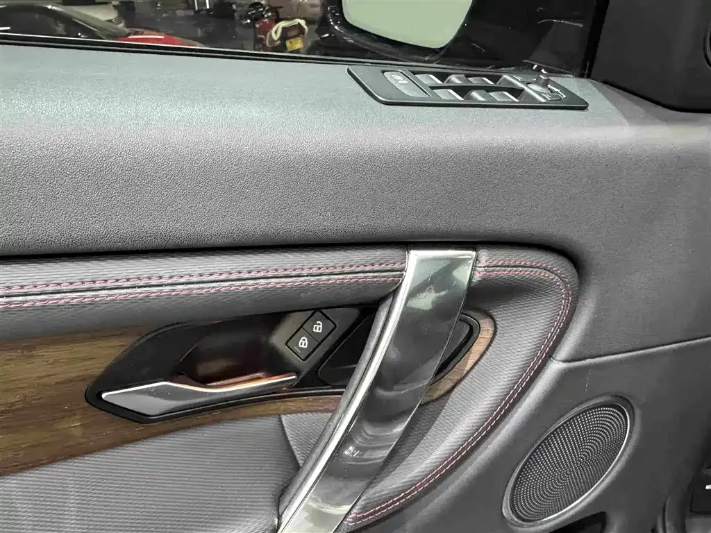 Land Rover Discovery Sport Hybrid — фото 10
