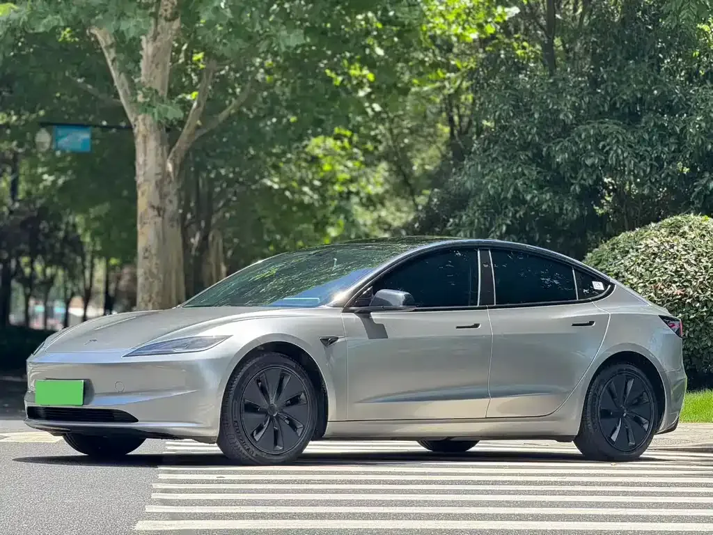 Tesla Model 3 — фото 1