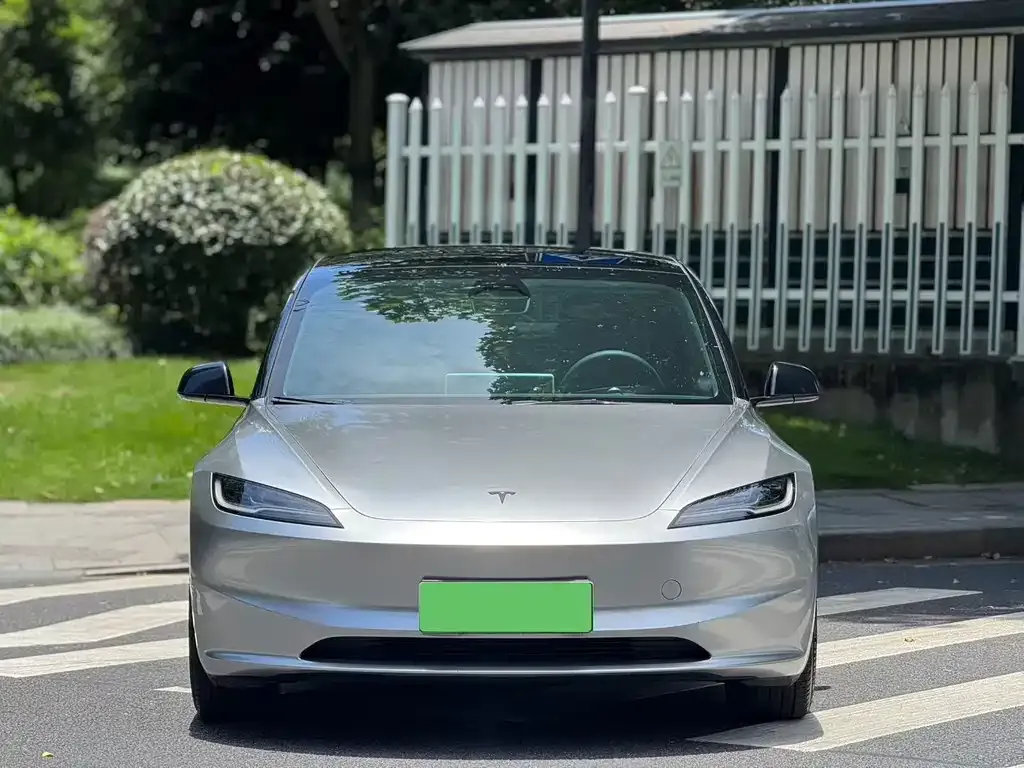 Tesla Model 3 — фото 9