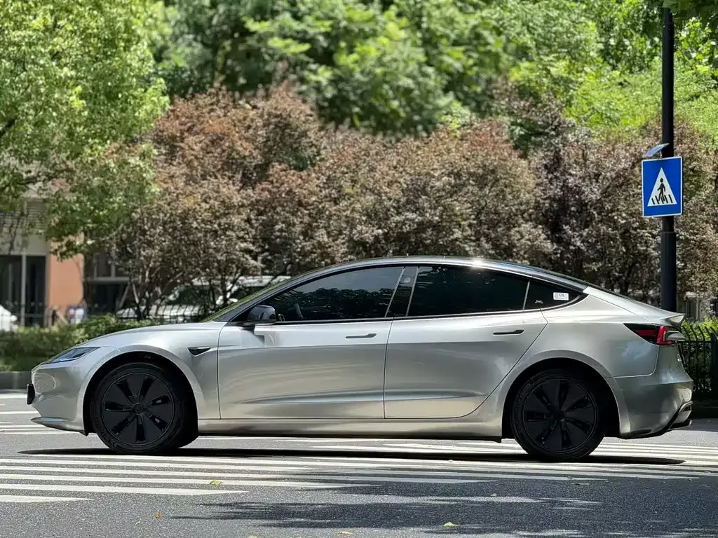 Tesla Model 3 — фото 8