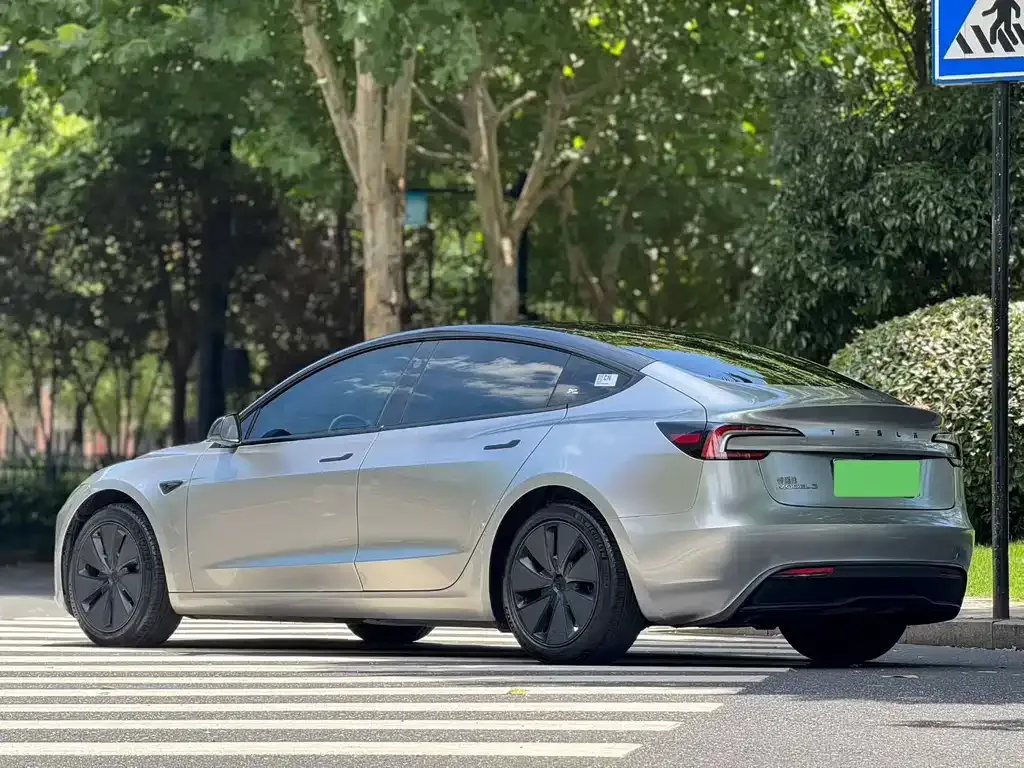 Tesla Model 3 — фото 4