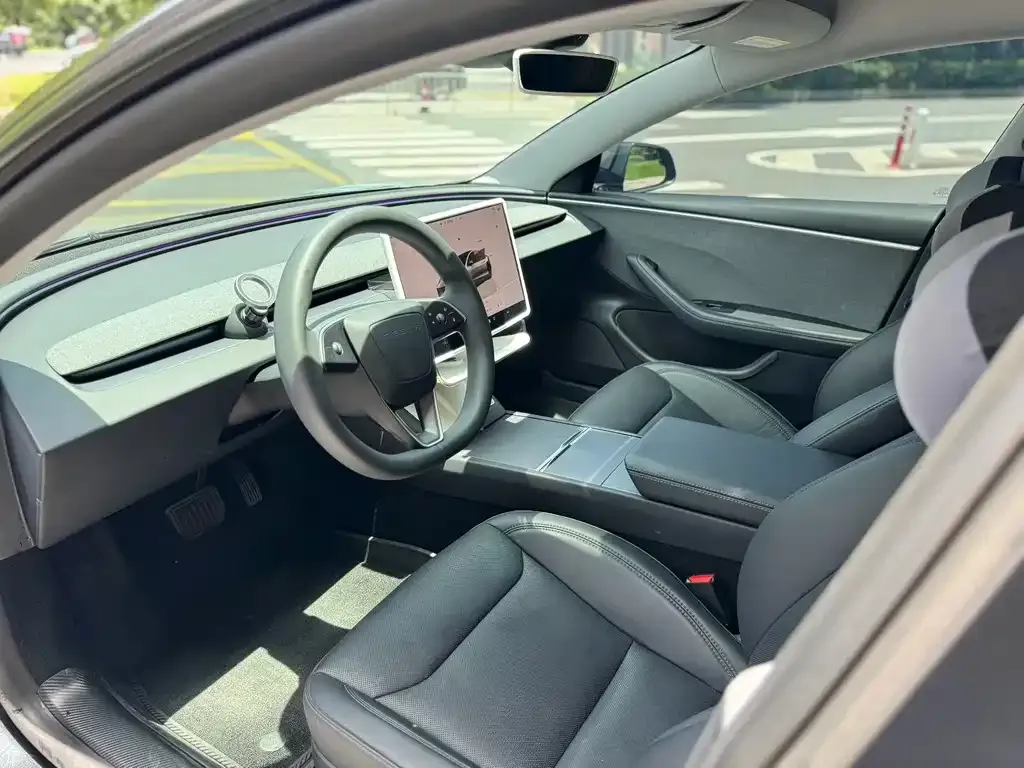 Tesla Model 3 — фото 3
