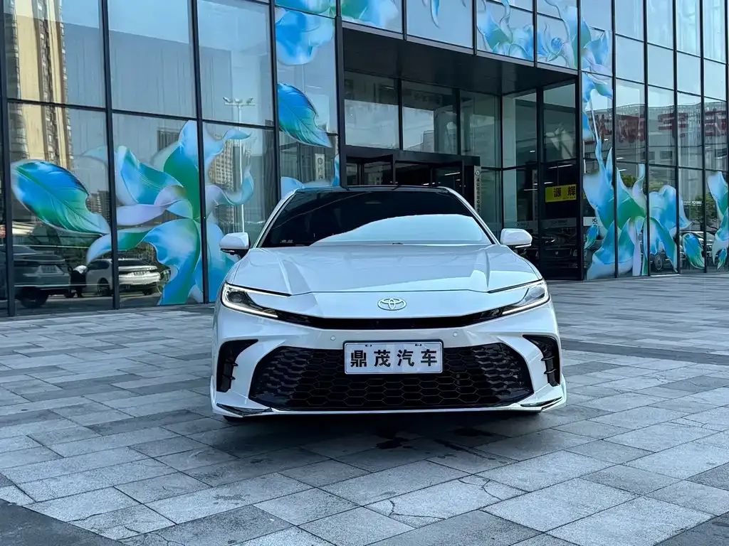 Toyota Camry — фото 7