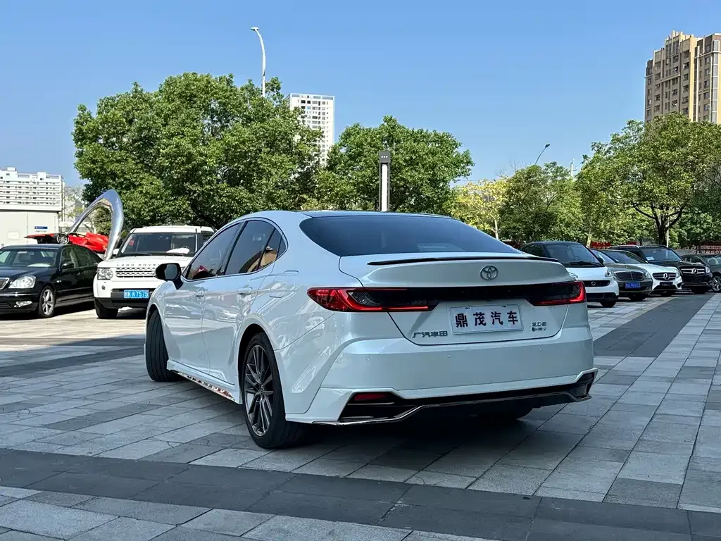 Toyota Camry — фото 5