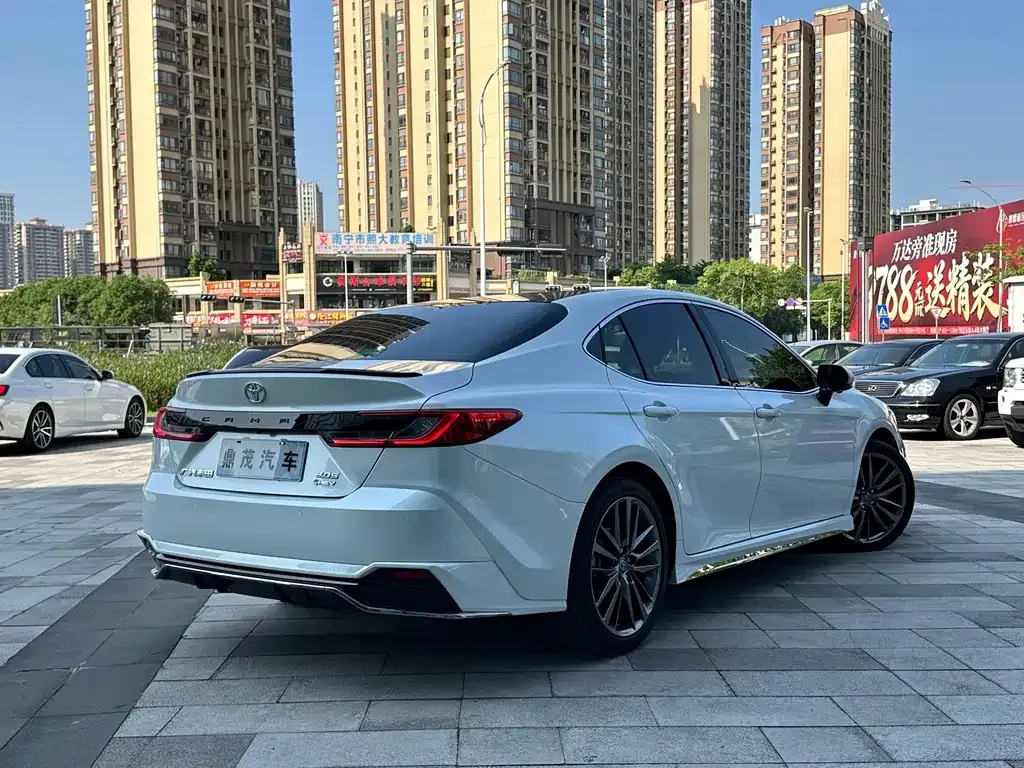 Toyota Camry — фото 6