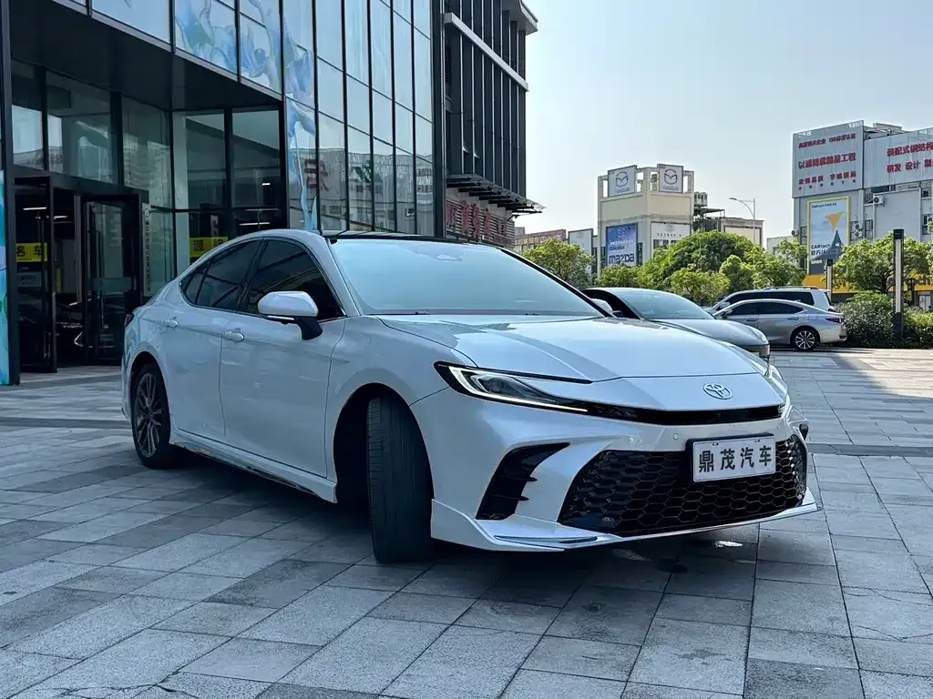 Toyota Camry — фото 4
