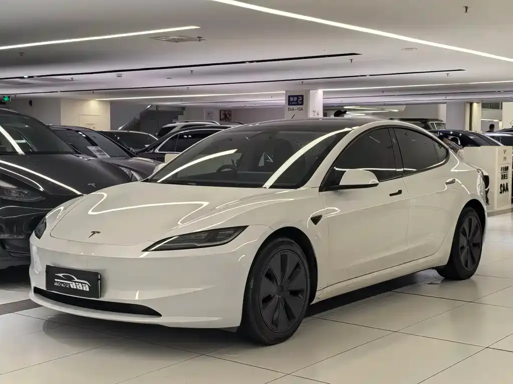 Tesla Model 3 — фото 1