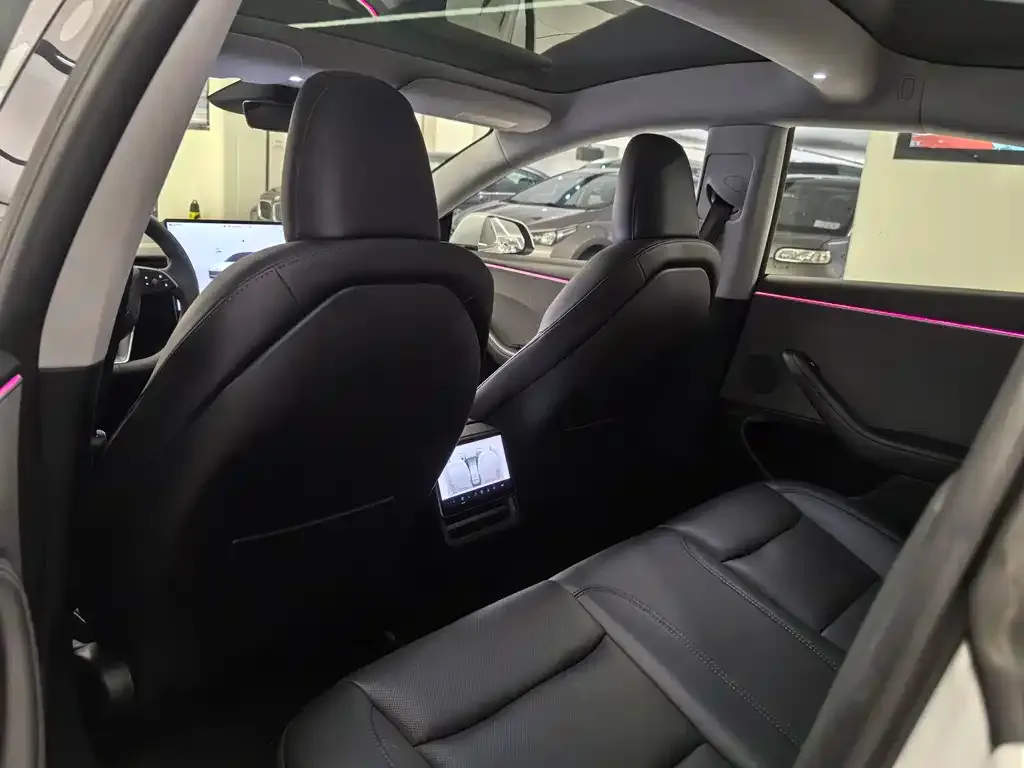 Tesla Model 3 — фото 10