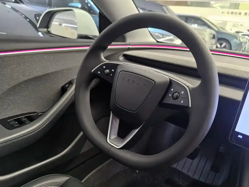 Tesla Model 3 — фото 5