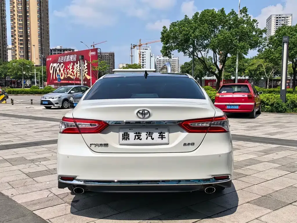 Toyota Camry — фото 8