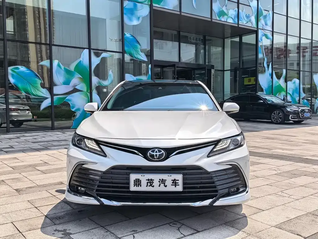 Toyota Camry — фото 3
