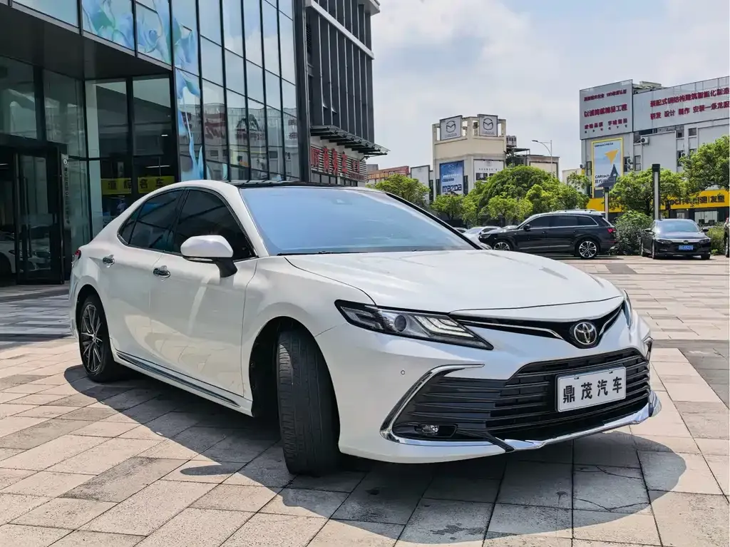 Toyota Camry — фото 5