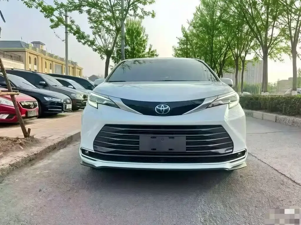 Toyota Sienna — фото 4