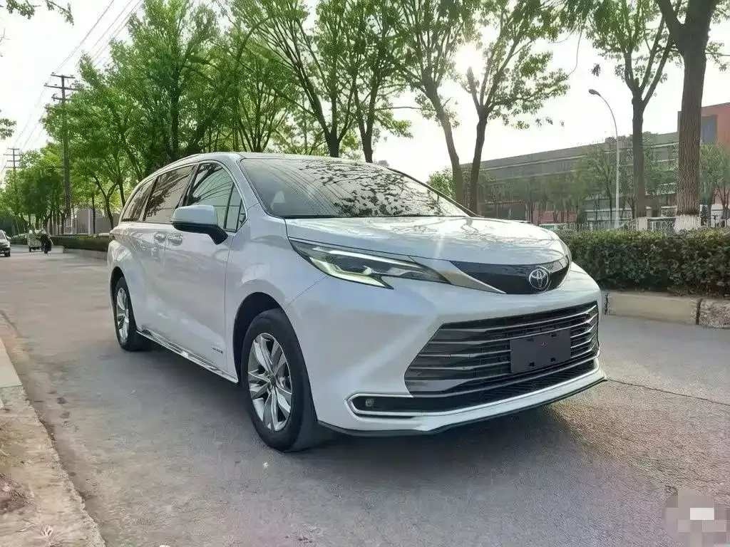 Toyota Sienna — фото 6