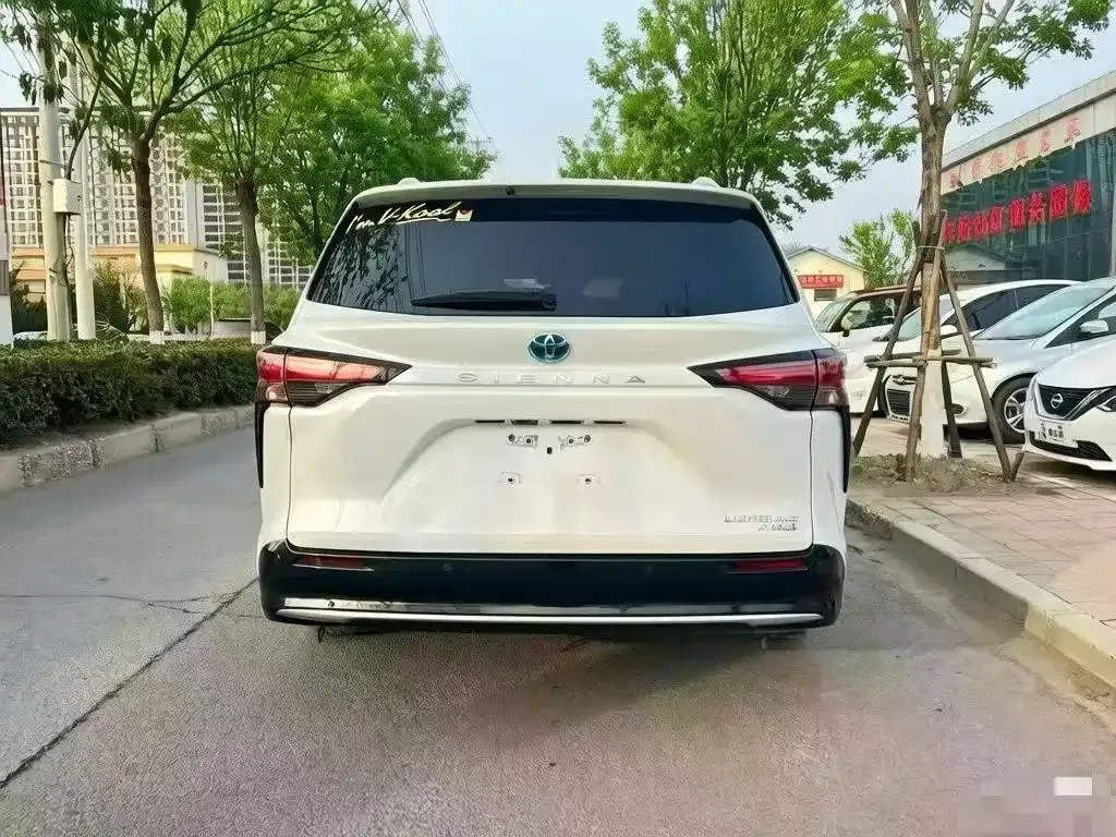 Toyota Sienna — фото 8